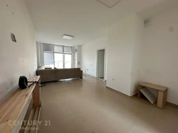 Tirane, shes apartament 2+1+Aneks+Ballkon Kati 3, 126 m² 285.000 € (Komuna e Parisit)