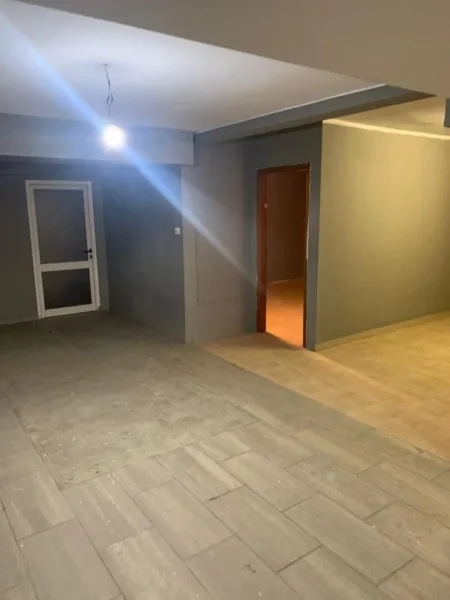 Tirane, jepet me qera ambjent biznesi Kati 0, 200 m² 750 € (Rruga Ndre Mjeda)