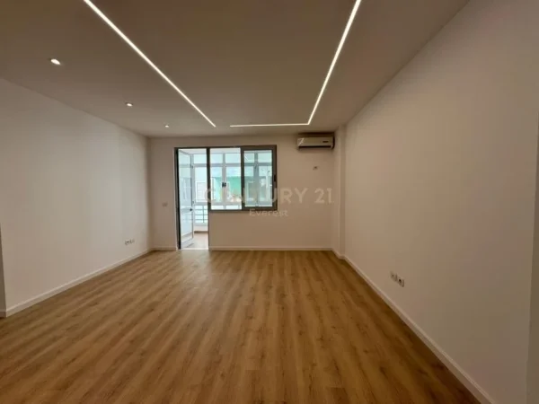 Tirane, shes apartament 2+1+Aneks+Ballkon Kati 2, 104 m² 170.000 € (Prane Eleonores Tirana, Albania)