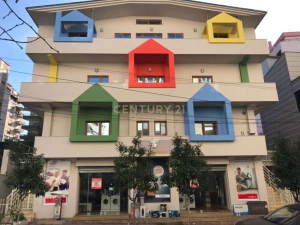 Tirane, shes ambjent biznesi Kati 3, 1.600 m² 2.200.000 € (FRESKU)