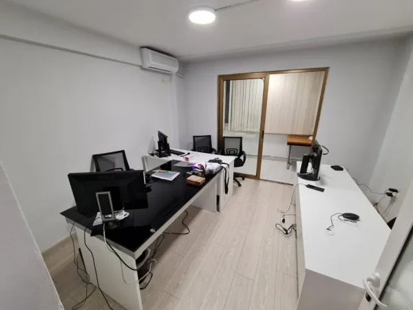Tirane, jepet me qera zyre Kati 2, 120 m² 790 € (Blloku)