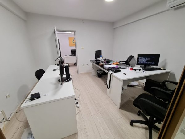 Tirane, jepet me qera zyre Kati 2, 120 m² 790 € (Blloku)