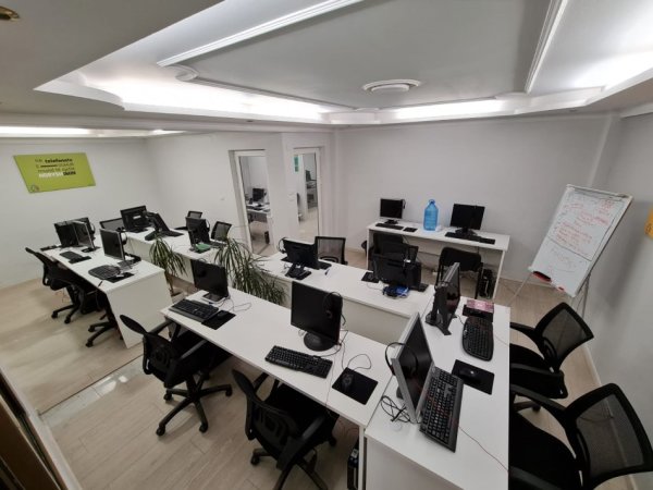 Tirane, jepet me qera zyre Kati 2, 120 m² 790 € (Blloku)