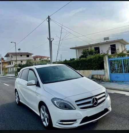 Kavaje, shes makine Mecedes b class Nafte, e bardhë manuale Kondicioner 189.000 km 8.200 €