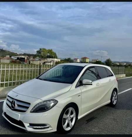 Kavaje, shes makine Mecedes b class Nafte, e bardhë manuale Kondicioner 189.000 km 8.200 €