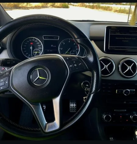 Kavaje, shes makine Mecedes b class Nafte, e bardhë manuale Kondicioner 189.000 km 8.200 €