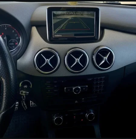 Kavaje, shes makine Mecedes b class Nafte, e bardhë manuale Kondicioner 189.000 km 8.200 €