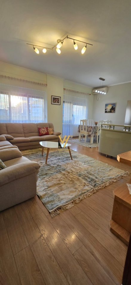 Tirane, jepet me qera apartament 2+1+Ballkon Kati 7, 100 m² 750 € (PAZARI I RI)