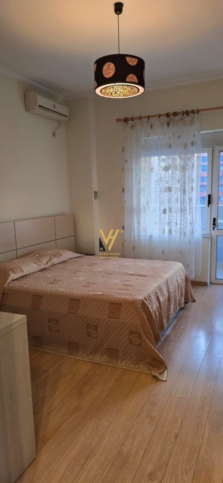 Tirane, jepet me qera apartament 2+1+Ballkon Kati 7, 100 m² 750 € (PAZARI I RI)