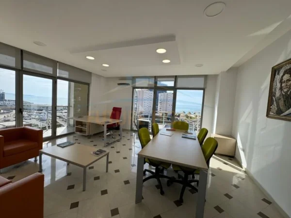 Durres, jepet me qera ambjent biznesi Kati 7, 120 m² 900 € (Fly,Vollga)