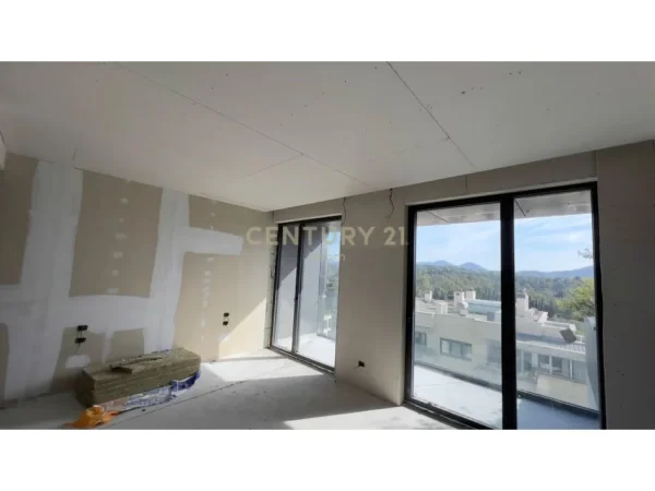 Tirane, shes apartament 2+1+2+ 2 POSTE PARKIMI , 166 m² 640.000 € (Stadiumi Qemal Stafa)