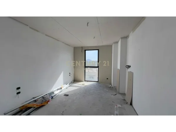 Tirane, shes apartament 2+1+2+ 2 POSTE PARKIMI , 166 m² 640.000 € (Stadiumi Qemal Stafa)