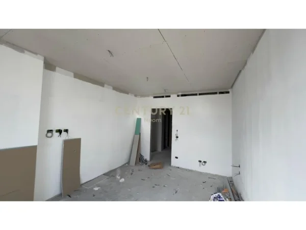 Tirane, shes apartament 2+1+2+ 2 POSTE PARKIMI , 166 m² 640.000 € (Stadiumi Qemal Stafa)