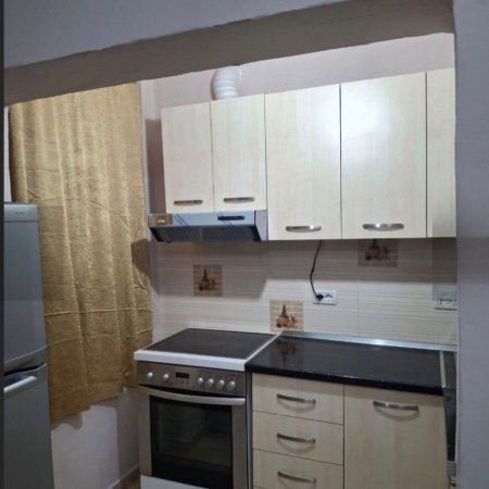 Tirane, jepet me qera apartament 1+1 Kati 1, 55 m² 450 € (Medrese)