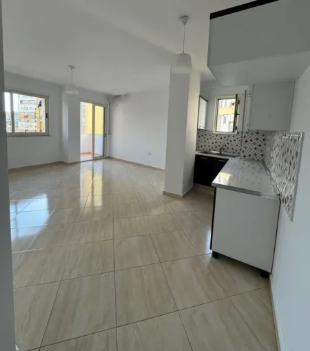 Tirane, jepet me qera zyre Kati 2, 117 m² 450 € (astir)