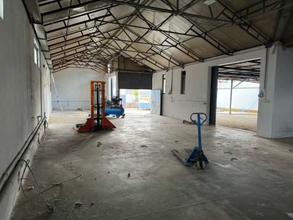 Tirane, jepet me qera magazine Kati 0, 300 m² 1.200 € (Vaqarr)