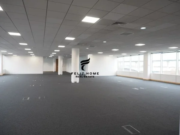 Tirane, jepet me qera zyre Kati 1, 180 m² 3.200 € (QENDER)