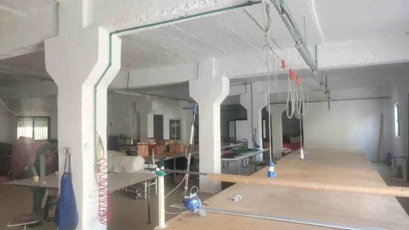 Tirane, jepet me qera magazine Kati 0, 965 m² 2.850 € (Kombinat)