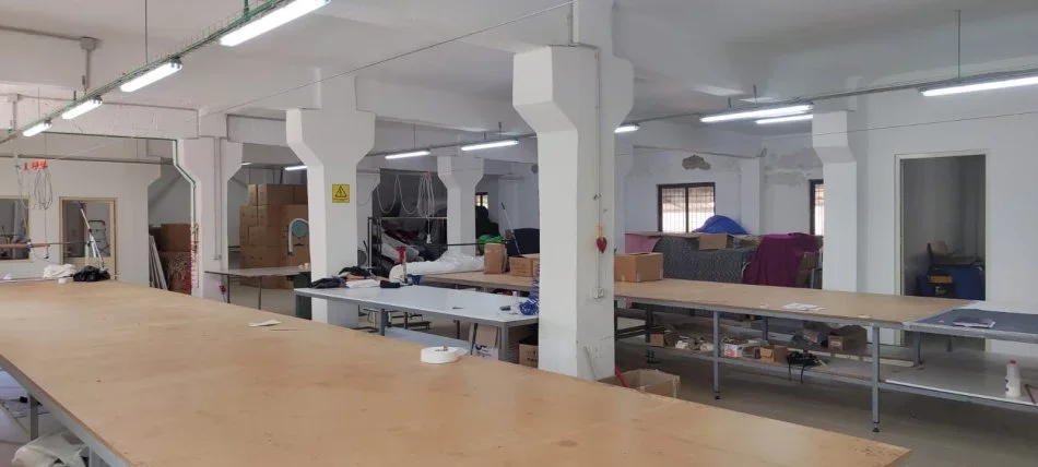 Tirane, jepet me qera magazine Kati 0, 965 m² 2.850 € (Kombinat)