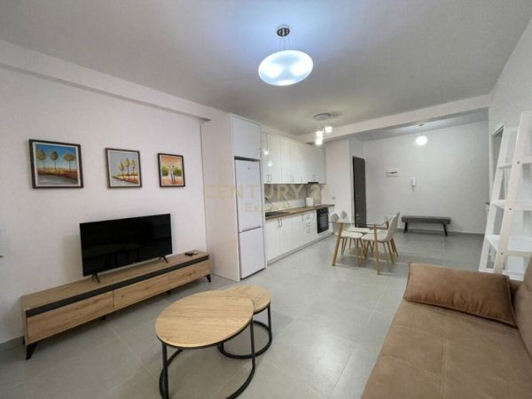 Tirane, jepet me qera apartament 1+1+Ballkon Kati 2, 70 m² 650 € 
