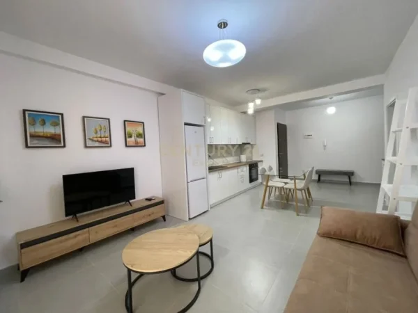 Tirane, jepet me qera apartament 1+1+Ballkon Kati 2, 70 m² 650 € 