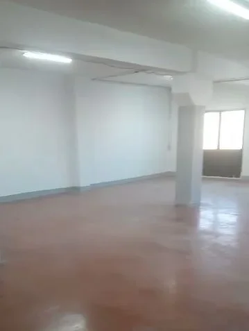 Tirane, jepet me qera magazine Kati 2, 500 m² 1.500 € (Amerikan 3)