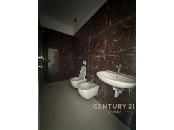 Tirane, jepet me qera 1+1+Ballkon Kati 3, 66 m² 650 € 