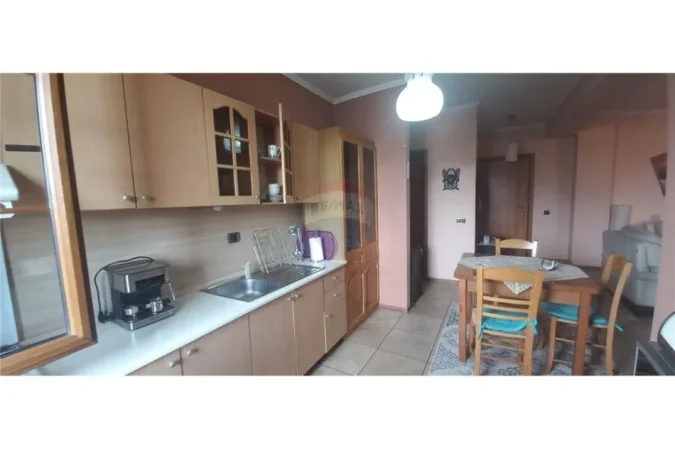 Tirane, jepet me qera apartament 1+1 Kati 1, 55 m² 500 € (Rruga Mine Peza)