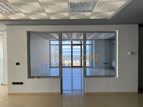 Durres, jepet me qera ambjent biznesi Kati 9, 207 m² 2.000 € (Fly,Vollga)