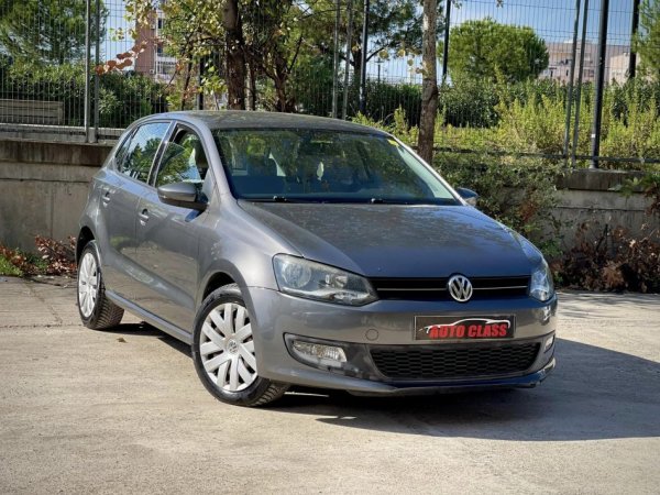 Tirane, shes makine VW POLO Benzin+Gaz, gri e erret manuale Klima 204.000 km 4900 €