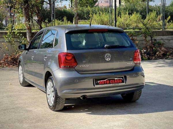 Tirane, shes makine VW POLO Benzin+Gaz, gri e erret manuale Klima 204.000 km 4900 €