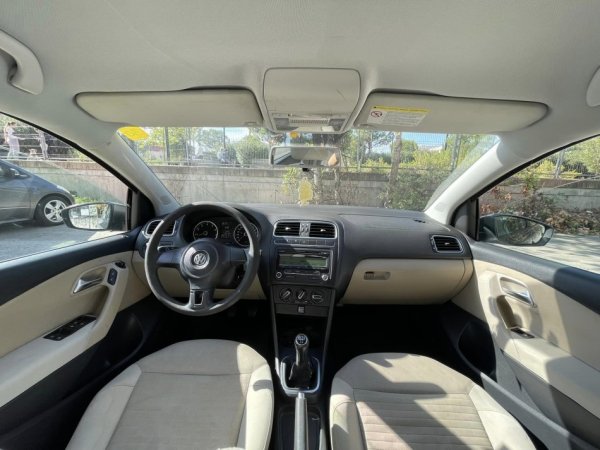 Tirane, shes makine VW POLO Benzin+Gaz, gri e erret manuale Klima 204.000 km 4900 €