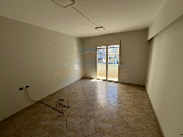 Durres, jepet me qera zyre Kati 2, 64 m² 500 € (qender te blue star)
