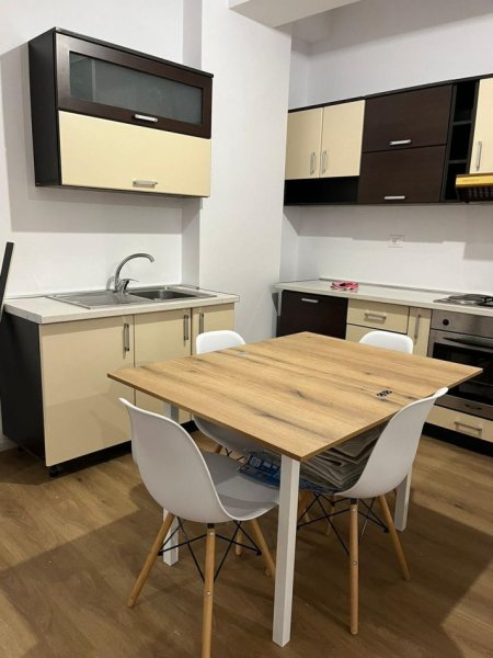 Tirane, jepet me qera apartament 2+1 Kati 4, 95 m² 450 € (Pasho Hysa)