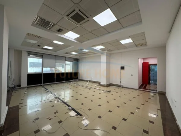 Tirane, jepet me qera ambjent biznesi , 96 m² 900 € (Qender)