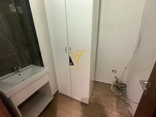 Tirane, jepet me qera zyre Kati 1, 100 m² 1.500 € (SHESHI WILLSON)