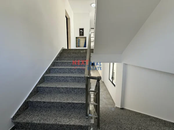 Vlore, shitet apartament 1+1+Ballkon Kati 3, 81 m² 180.000 € (RRADHIME)