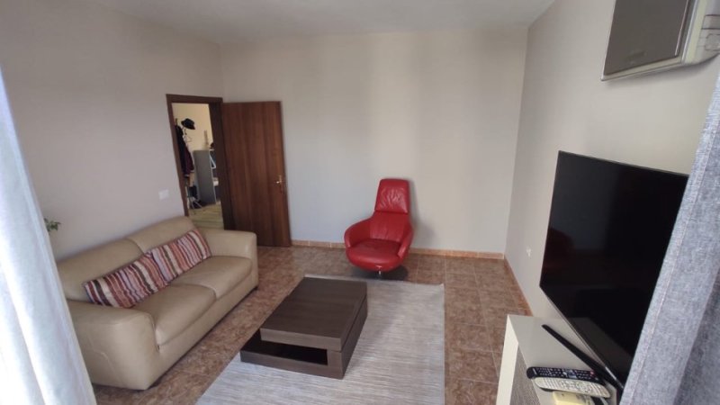 Tirane, jepet me qera apartament 2+1 Kati 10, 125 m² 1.500 € (BLLOK)