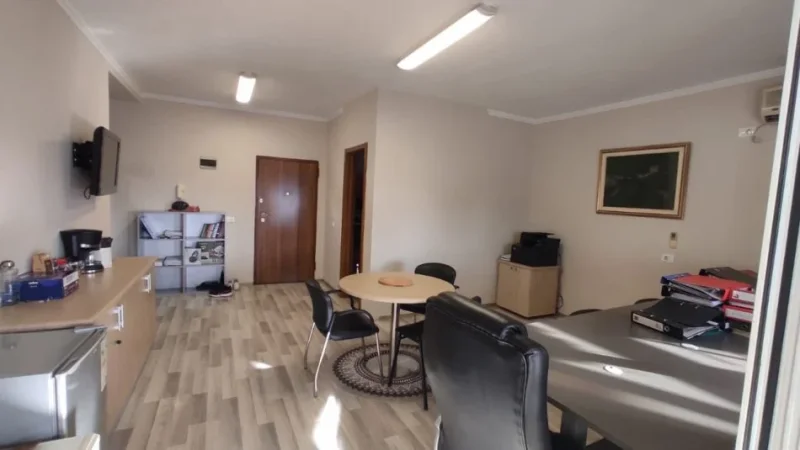 Tirane, jepet me qera apartament 2+1 Kati 10, 125 m² 1.500 € (BLLOK)