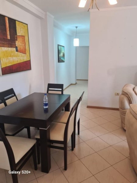 Tirane, jepet me qera apartament 2+1 Kati 5, 106 m² 700 € (sheshi willson)
