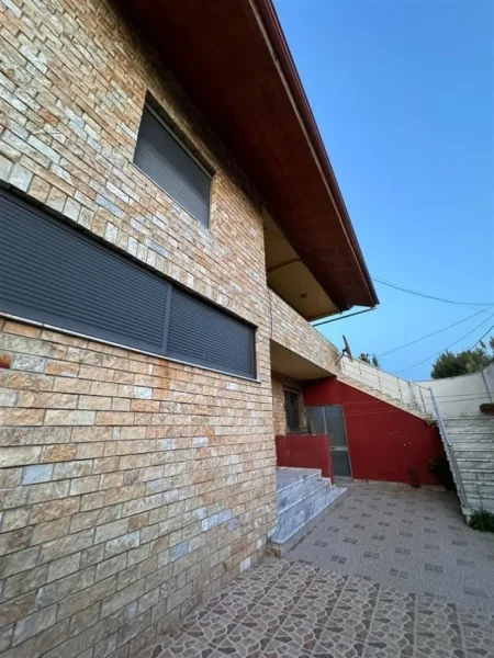 Durres, shitet Vile 2 Katshe Kati 2, 257 m² 160.000 € (Shkozet)