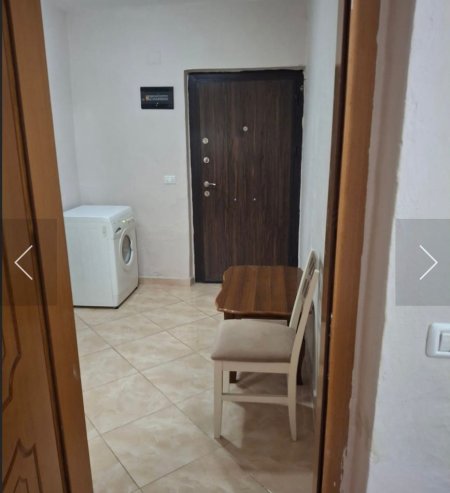 Tirane, jepet me qera apartament 1+1 Kati 1, 55 m² 450 € (Medrese)