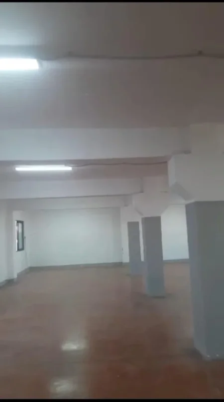 Tirane, jepet me qera magazine Kati 0, 500 m² 1.500 € (misot mame)