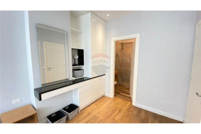 Tirane, jepet me qera apartament 2+1+Ballkon , 98 m² 900 € (KOMUNA E PARISIT)