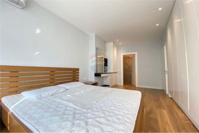 Tirane, jepet me qera apartament 2+1+Ballkon , 98 m² 900 € (KOMUNA E PARISIT)