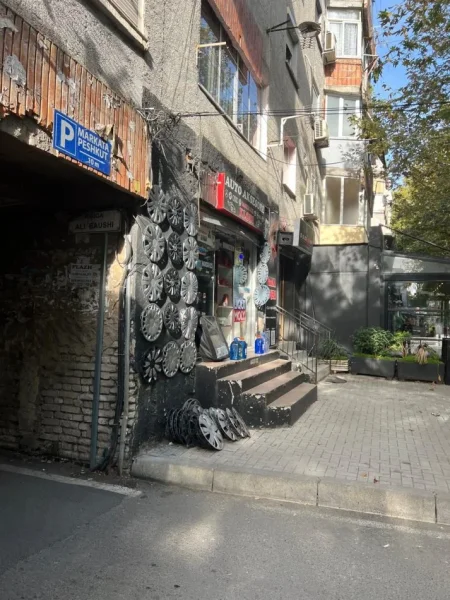 Tirane, shitet dyqan Kati 0, 81 m² (Xhanfize Keko - Xhamlliku)