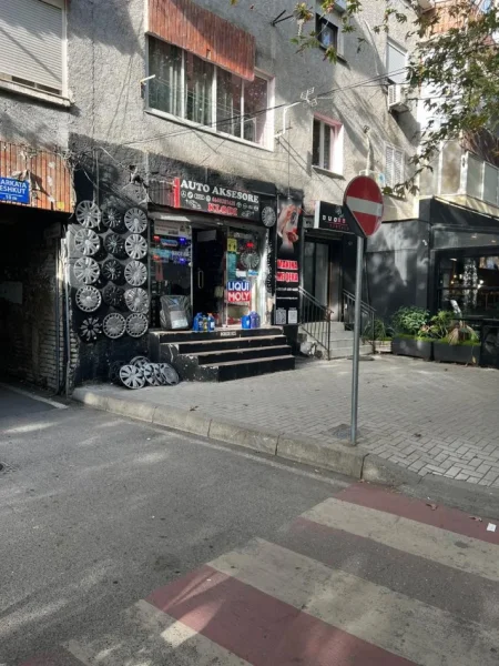 Tirane, shitet dyqan Kati 0, 81 m² (Xhanfize Keko - Xhamlliku)