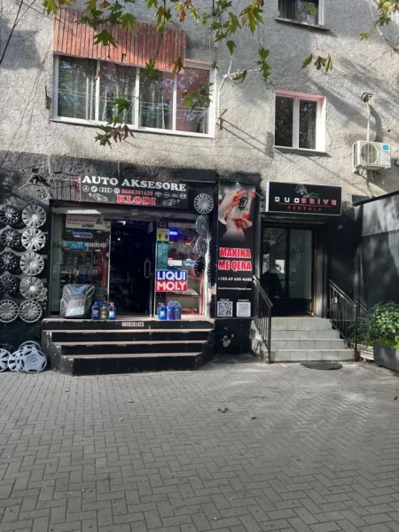Tirane, shitet dyqan Kati 0, 81 m² (Xhanfize Keko - Xhamlliku)