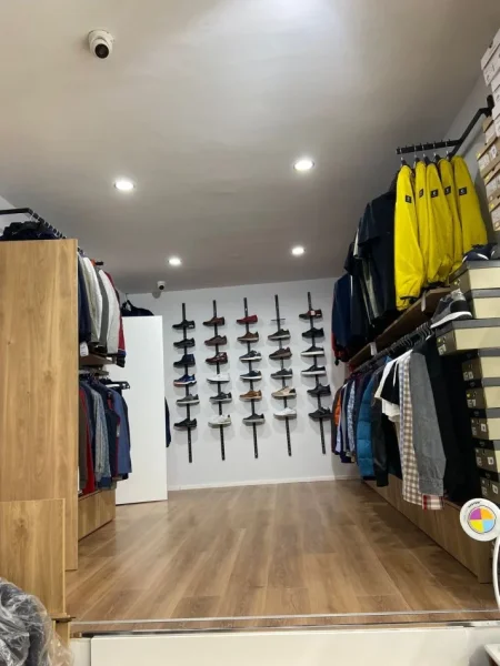 Tirane, shes dyqan Kati 0, 90 m² 600.000 Euro (Rr. Myslym Shyri)