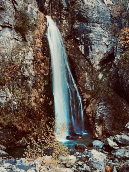 Partir en Albanie. Guide touristique et agent de voyage.